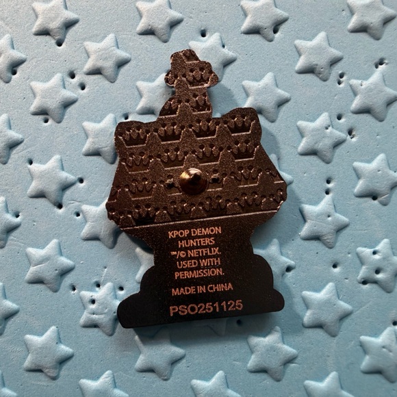 Loungefly K-Pop Demon Hunters Derpy Mystery Box Pin - Picture 2 of 4